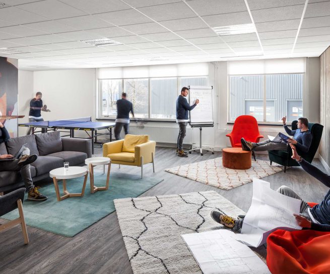 meerdere versies van persoon in ruimte