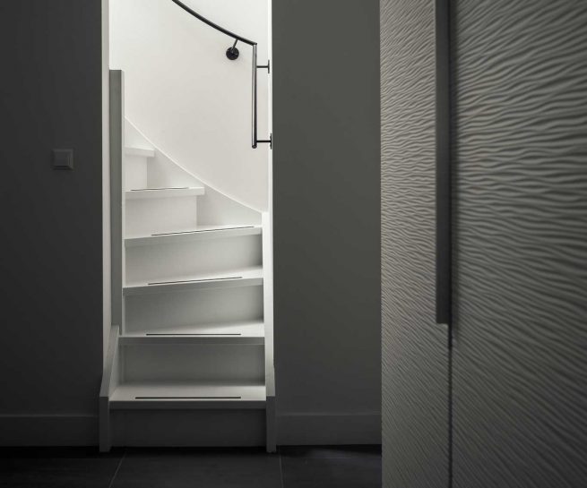 foto van trap en kast