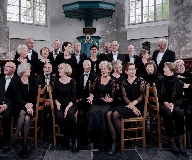 groepsportret koor in kerk